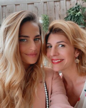 Solène Hébert Instagram - Joyeux anniversaire à cette personne que j’aime beaucoup trop #❤️@juliettetresanini #sister #happybirthday