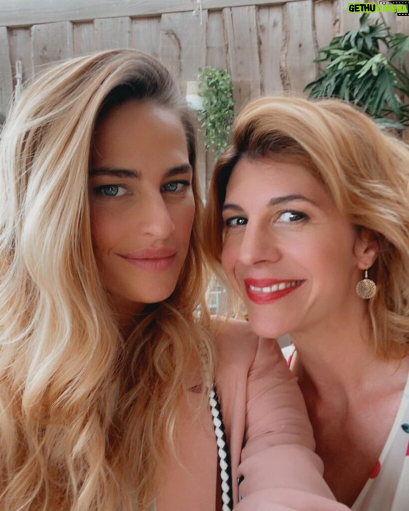 Solène Hebert Instagram - Joyeux anniversaire à cette personne que j’aime beaucoup trop #❤️@juliettetresanini #sister #happybirthday