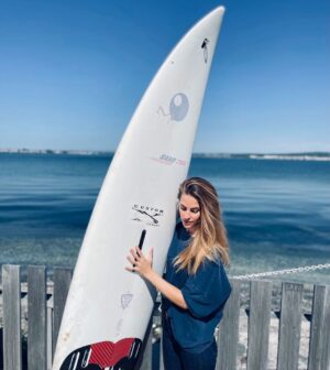 Solène Hébert Instagram - Parfois il faut savoir prendre les voiles. Ou même juste une planche... On rame juste un peu plus :)