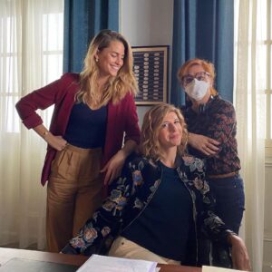 Solène Hébert Instagram - Nous on sait qui a tué Fraaaanck ! 😜 #lazzari #waitforit #gossip @juliettetresanini avec notre réalisatrice del amor Sandra Perrin ❤️