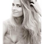 Solène Hebert Instagram - Quand je me la pétais avec mes cheveux longs #😎 #missmyhair #patience 📷 @sandrinegomezphotography