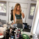 Solène Hebert Instagram - Coincée dans une grotte avec deux bras cassé, c’est pas tous les jours la fête... #hmc #tournage #grottedesdemoiselles #help