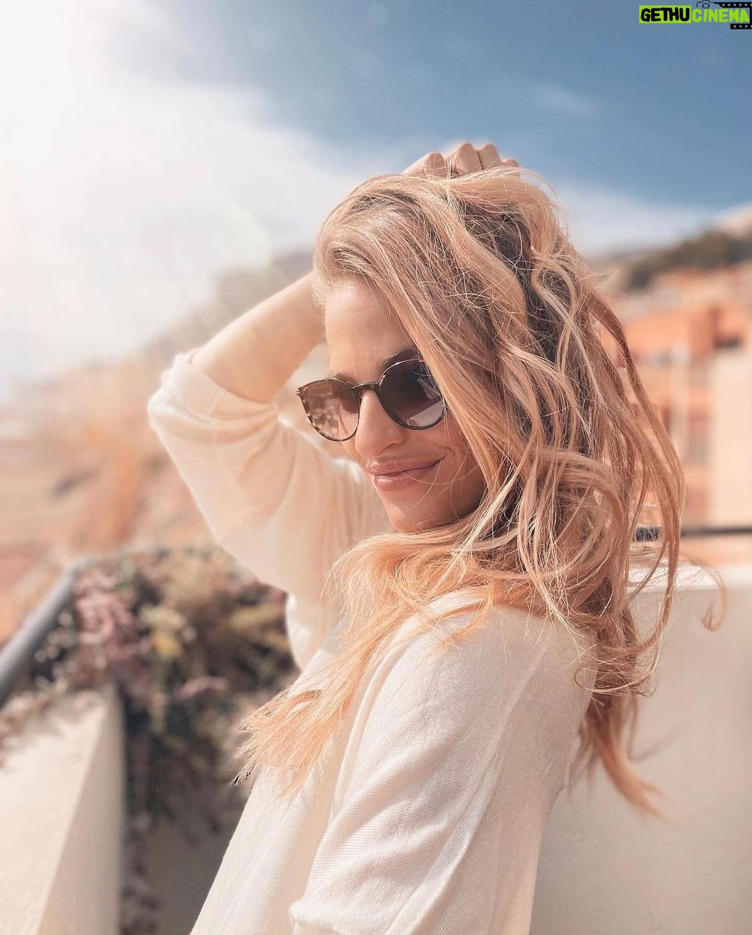 Solène Hébert - 18.3K Likes - Faire la con devant l’objectif de @paul_._lapierre #festival #monaco #lesherosdelatele #tapisrouge