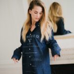 Solène Hebert Instagram – Très heureuse de participer au lancement de la nouvelle collection upcycling « remixed » de @tommyhilfiger via @ellefr ! L’upcycling, c’est donner aux objets ou vêtements usés une nouvelle vie, en les transformants et en se les appropriants. Et il est tellement urgent de réinventer la mode en économisant l’énergie et les matières premières ! Merci 📷 @pierre__mouton #upcycling #ecologie #remixed #shooting #tommyforlife @tommy.for.life @thomasdumontvip