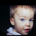 Solène Hebert Instagram - 30 ans... et quitter la vingtaine. Et l’innocence et les fêtes et les amours et le bordel. Ce que je croyais, mais maintenant que j’y suis, je ne vois que l’enfant qui plus encore alors sourit #30years #justabeginning #bestmoments #alwaysachild merci pour tous vos messages qui m’ont énormément touché ! Meilleur anniversaire !! 📷 30 ans @mathieu_puga puis mes 20 ans, 10 ans, moins d’un an (qui prouve bien que je ne met pas de rouge à lèvre. Elles ont toujours été comme ça !!)