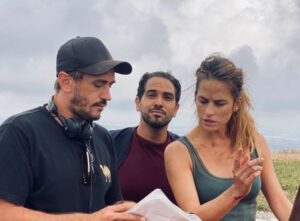 Solène Hébert Instagram - Merci pour cette real de dingue @vinzcarter51 ! Avec mes partenaires de folies @mayel_elhajaoui et @varelalice. Bon et puis @samy_gharbi sur qui on peut toujours compter pour taper la pose 😅 #tournage #enmode #laracroft #grotte #urbex #solucky @dna_tf1