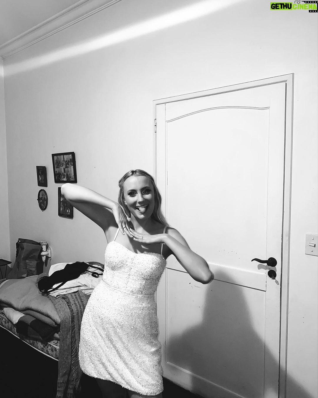 Sol Moreno Instagram - niki & mery 💍👰🏼♀️🤵🏼>🌪️