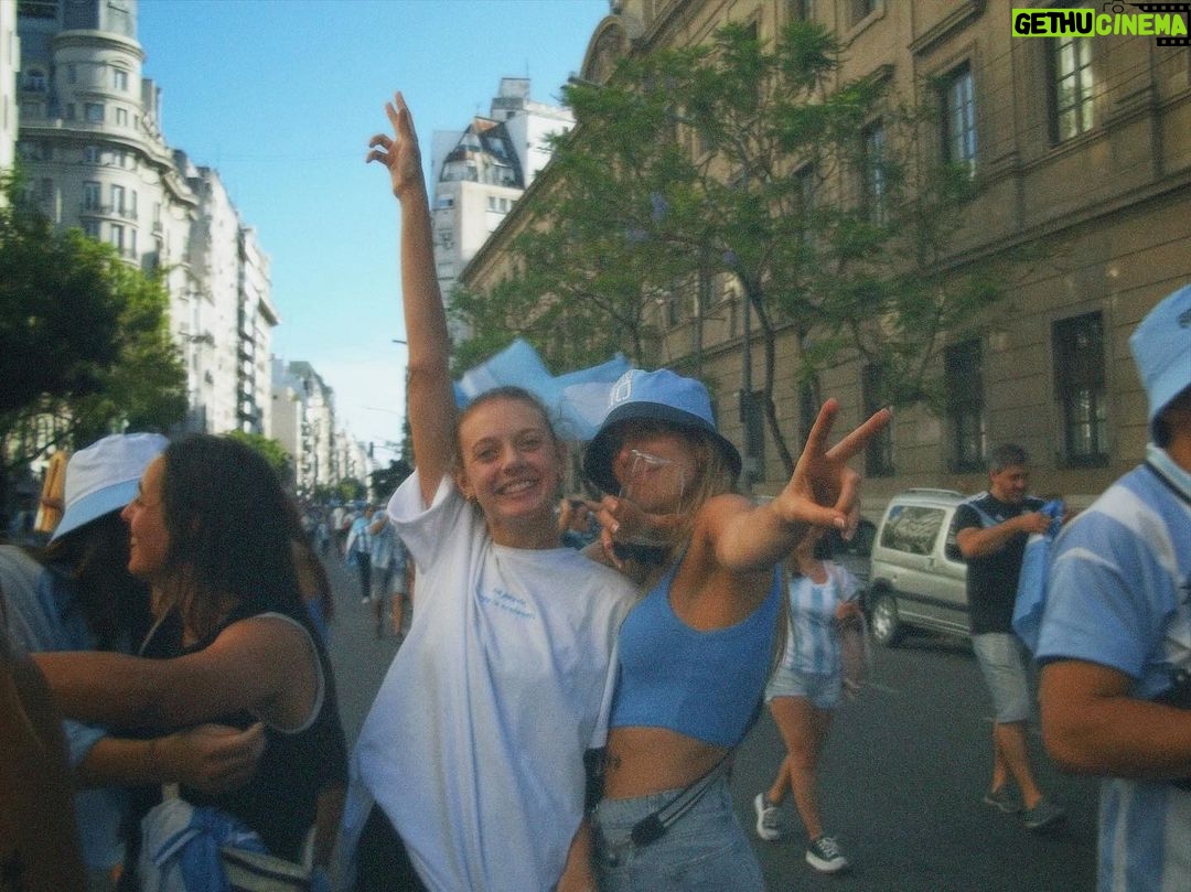 Sol Moreno Instagram - fotitos de la cámara 📸 para recordar el día que salimos campeones del mundo 🇦🇷⭐️⭐️⭐️ Obelisco Bs As Argentina