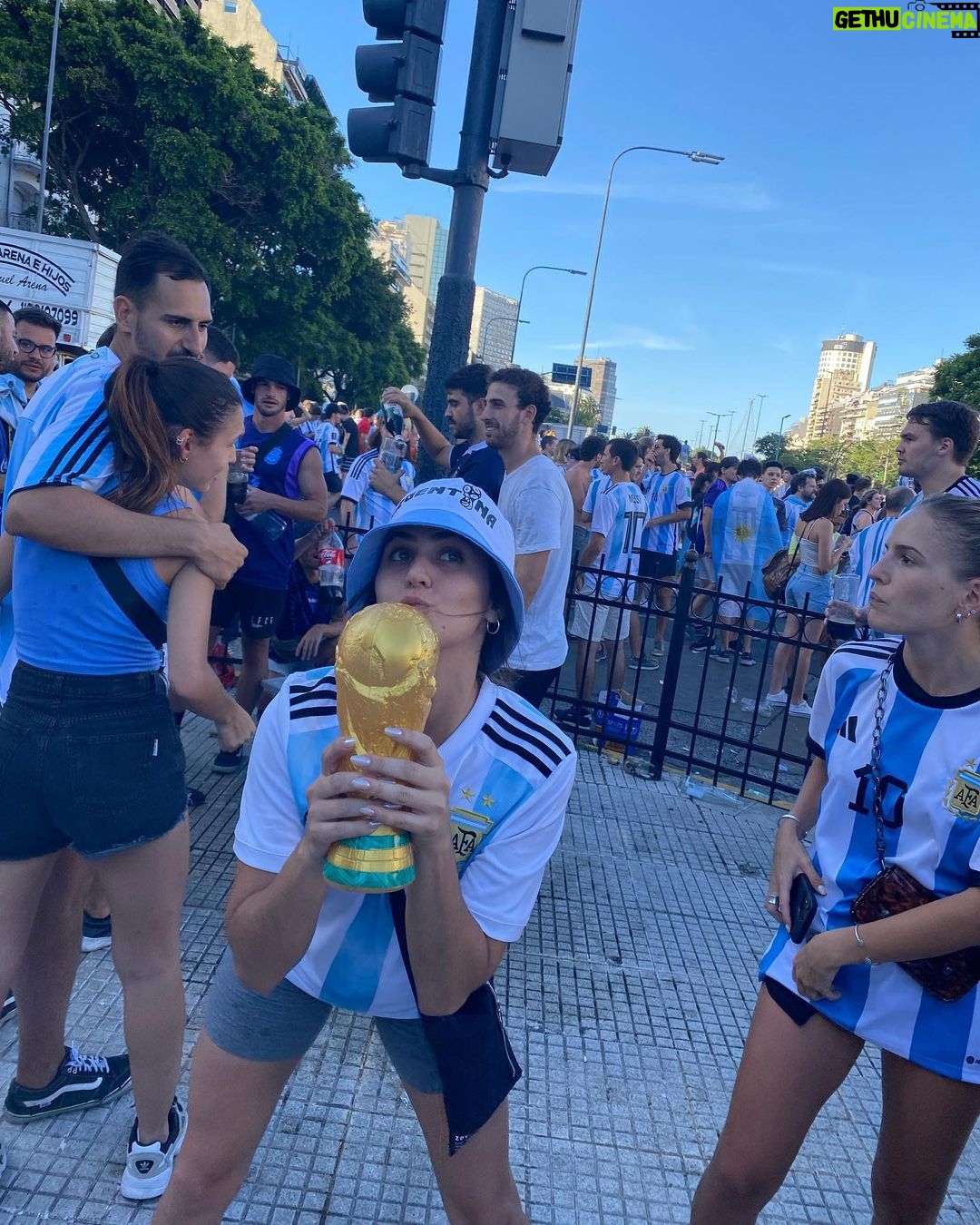 Sol Moreno Instagram - campeones del mundo 🇦🇷 La Scaloneta