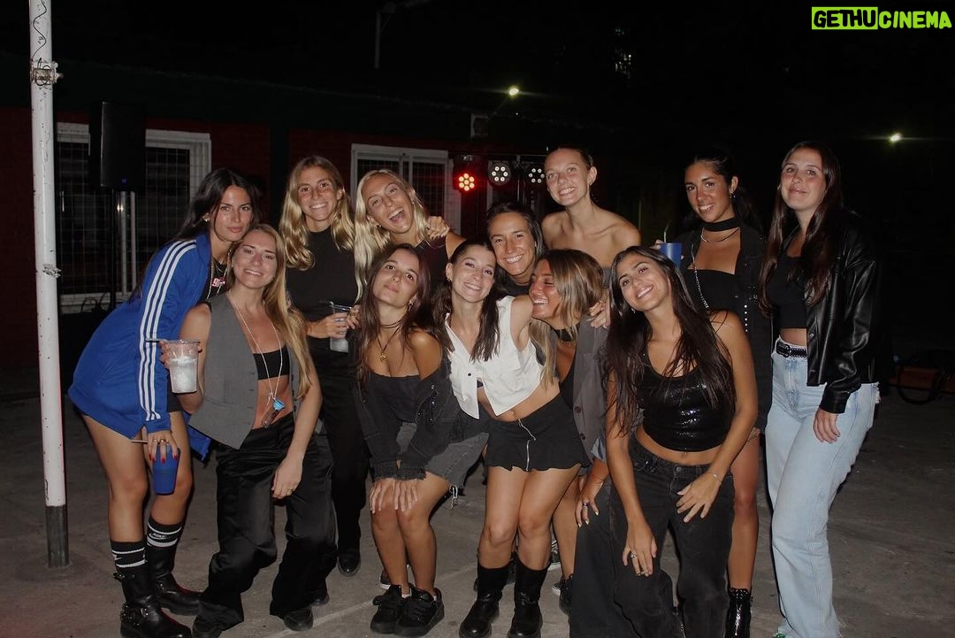 Sol Moreno Instagram - despedida de cla🫂 todo es alegria y dolor💙💚