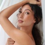 Solenn Heussaff Instagram - My secret? Since I started using @CetaphilBrightHealthyRadiance in 2020, my skin tone improved and I now have radiant & luminous skin, even if I am always exposed to sun. I used to have hyperpigmentation and uneven skin tone, but thanks to the Cetaphil Bright Healthy Radiance products, formulated with next generation brightening ingredients like niacinamide, sea daffodil, advanced peptide, and antioxidant C, my skin has never looked more healthy and radiant! #Brightaboutskin