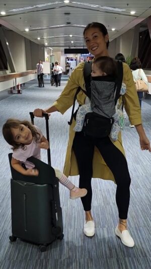 Solenn Heussaff Instagram - Mission: Abuelos from Argentina to meet Maëlys!

See you soon Manila!
