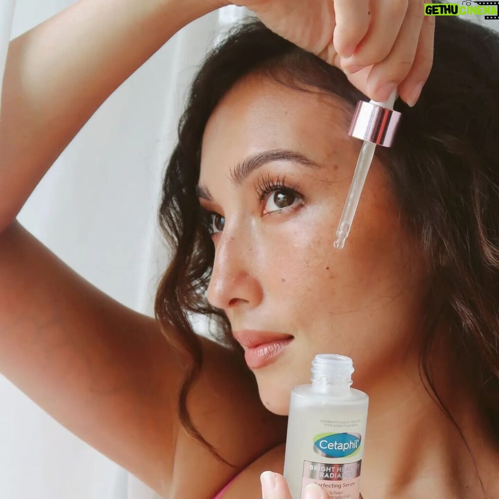 Solenn Heussaff Instagram - Love @cetaphilbrighthealthyradiance perfecting serum. I use it every night, sometimes also during the day when I feel i have been overexposed to the sun. It is great with sensitive skin and formulated with next generation brightening ingredients like niacinamide sea daffodil, advanced peptide and antioxidant C. Did you know that it can protect your skin against blue light and pollution? Try it now in your #RadianceRoutine! I keep mine in my fridge so it feels extra cool :) #BrightAboutSkin #SkinAwarenessMonth