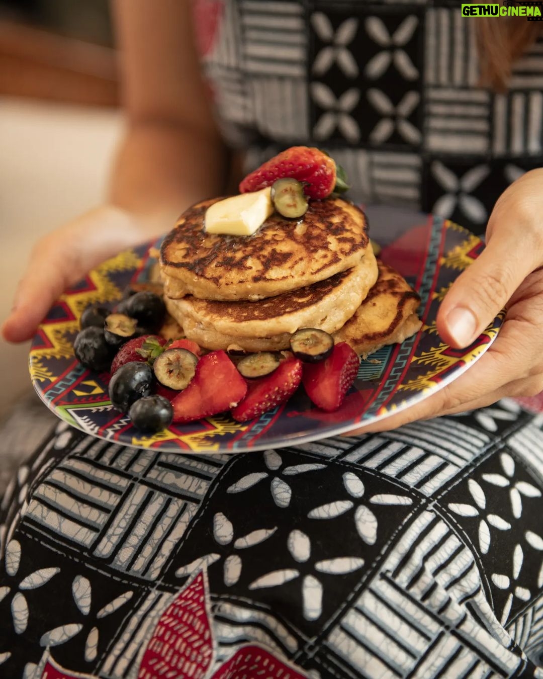 Solenn Heussaff Instagram - Sunday morning pancakes! It's very easy to make and love that Tili enjoys this as well. We added oats to these pancakes, which has 7x more fiber that can give you a multitude of benefits! Recipe is available at @quakeroatsph #7xmorefiberwithquaker