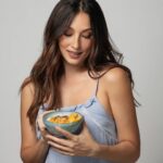 Solenn Heussaff Instagram - Love how this Coconut Mango Oats turned out. You can soak the oats overnight or just cook them in the morning and then add coconut milk and mango. Yum!! Adding these oats with 7x more fiber can give you a multitude of benefits! Recipe is available at @quakeroatsph #7xmorefiberwithquaker