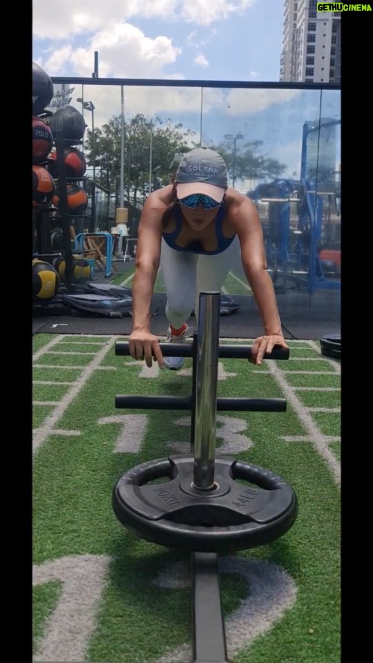 Solenn Heussaff Instagram - Bootcamp kinda day at @manilapadelclub . @visionexpressph saving the day with these shades! Perfect for working out! #3monthspostpartum #RoadToMe #CSmama