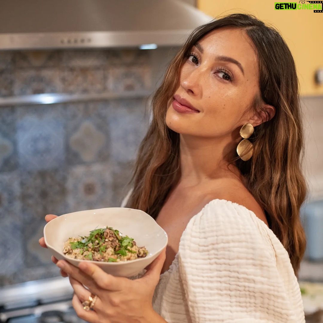 Solenn Heussaff Instagram - You will love this savory tuna risotto from @quakeroatsph ! The flavors from the broth mushroom and onion go very well with the rolled oats! I love that Quaker Oats has 1.7x more protein which helps you stay full longer, gives you more energy and beta glucan to lower your cholesterol #ShareTheGiftOfQuaker with something wholesome and healthy #CelebrateQuakerChristmas Get a can of 189g tuna when you purchase 1.2kgs of @quakerph Rolled Oats! Available in all leading supermarkets until supplies last
