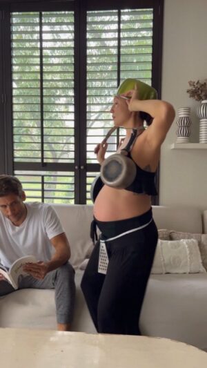 Solenn Heussaff Instagram - When you are pregnant and trying to seduce your husband before making dinner.
@nicobolzico