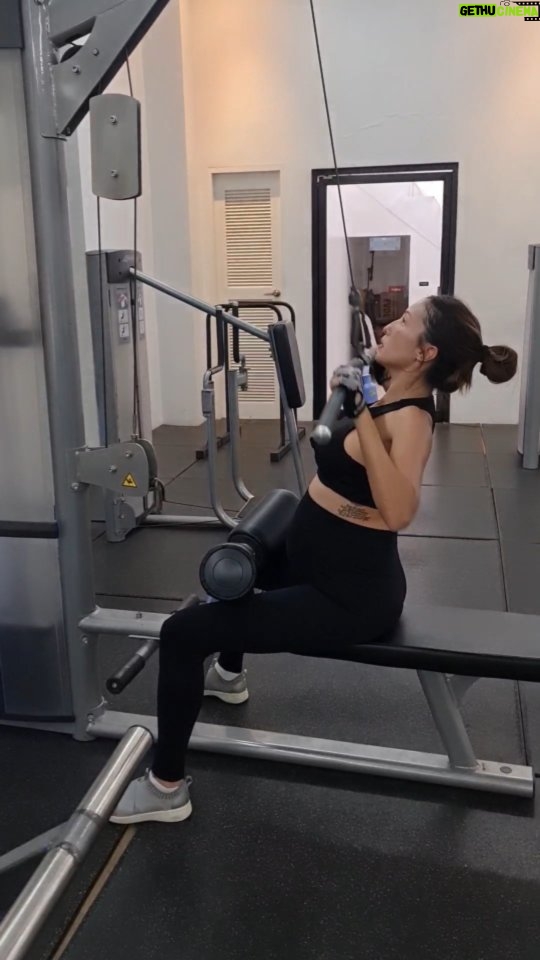 Solenn Heussaff Instagram - Getting that workout in! To those who may ask , always ask your doctor first. As for myself, i have always worked out hard pre pregnancy and maintain my workouts. I dont shock my body and make sure with my trainer that all exercises we do are post partum safe. See you soon baby girl!