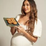 Solenn Heussaff Instagram - Everything tastes better when you bake with love. Excited for my fam to try these muffins I made for Valentines weekend! Adding these oats with 7x more fiber can give you a multitude of benefits! @quakeroatsph #7xmorefiberwithquaker