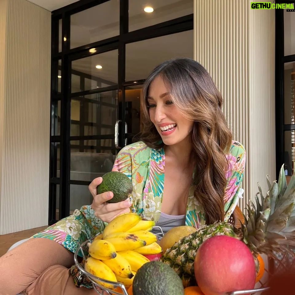 Solenn Heussaff Instagram - The great thing about fiber is that it helps you with regular bowel movement ( when your preggo you need this too trust me haha) , but it also helps remove toxins from your body. We all know that fruits and veggies are high in fiber and should be part of our everyday diet, but when you feel you haven’t had enough or need more, C-Lium will help you reach your daily fiber intake. It comes in 3 delicious flavors: mango, pineapple and dalandan. Start the daily habit now! #StartEveryDayRightWithCLIUM #PsylliumFiberForGutHealth #GutHealthIsSelfCare