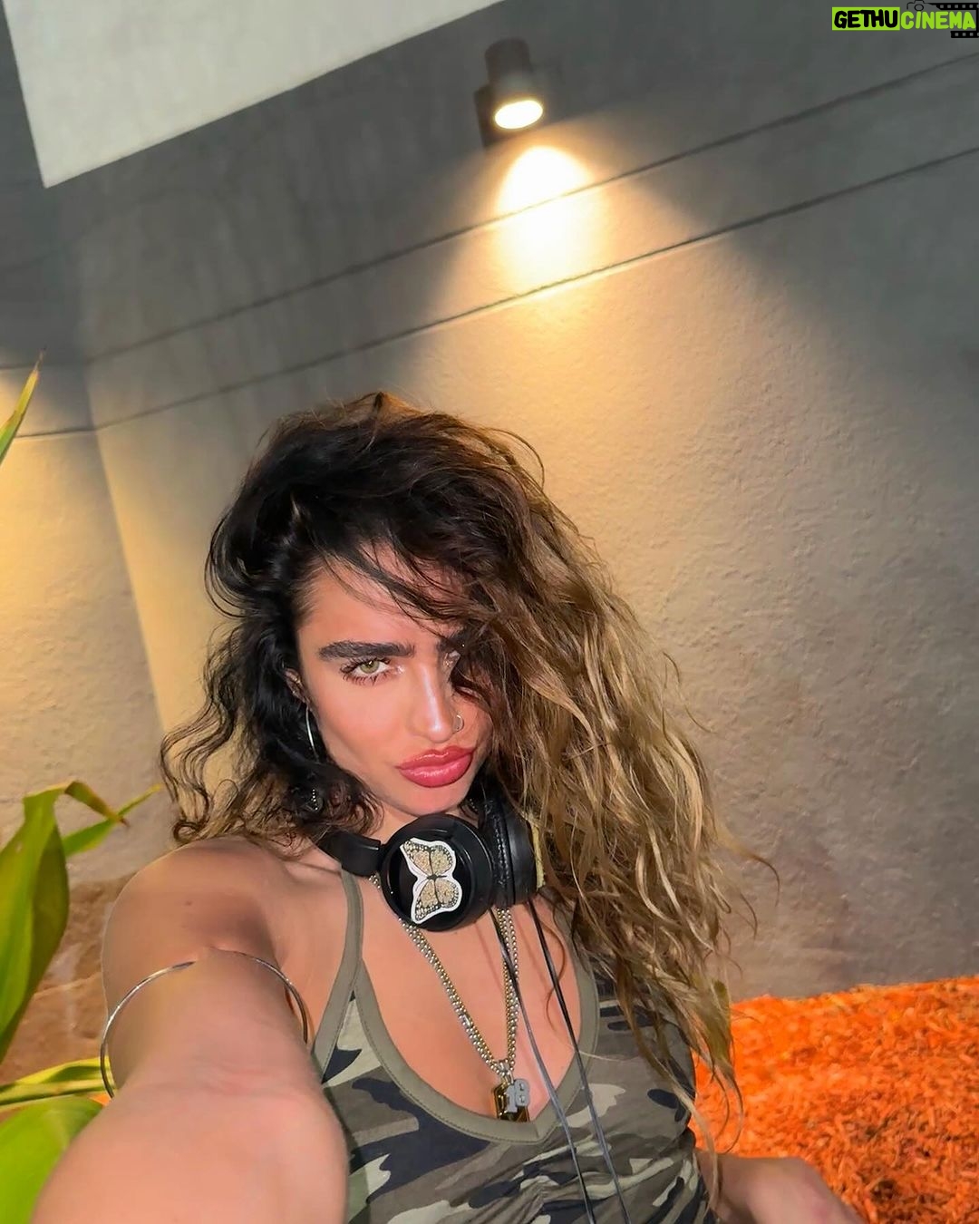 Sommer Ray Instagram - i don’t always post selfies but when i do i post 10000 of the same 🫠