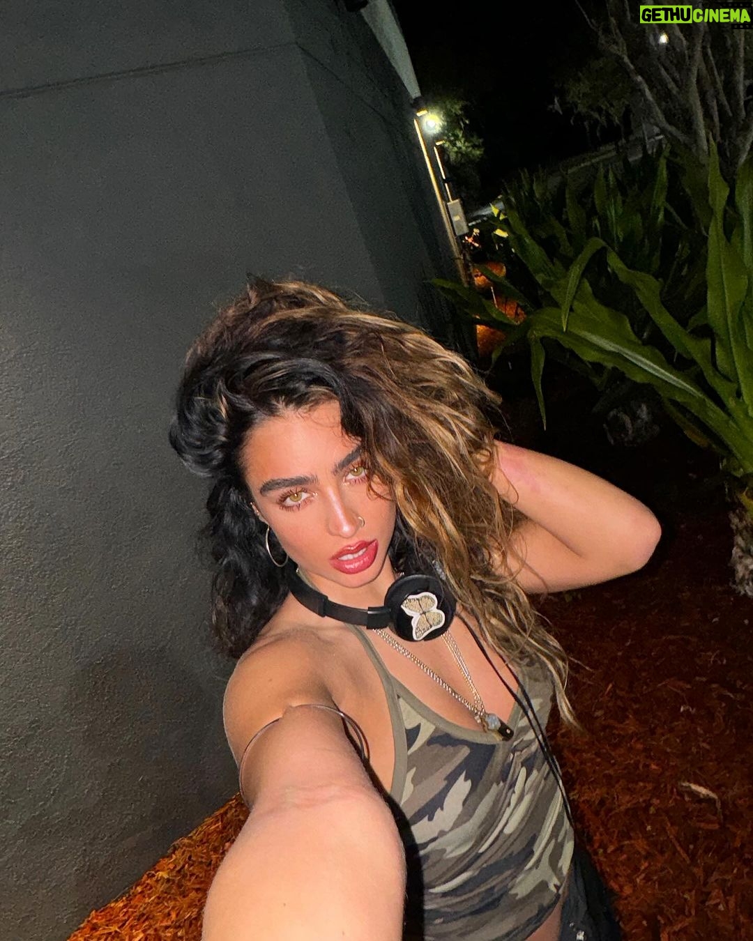 Sommer Ray Instagram - i don’t always post selfies but when i do i post 10000 of the same 🫠
