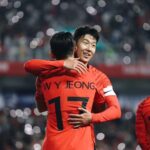 Son Heung-min Instagram - 이번 10월 a매치도 팬분들 덕분에 행복한 하루하루를 보내다가 다시 런던으로 돌아갑니다. 이런 영광과 사랑을 받아서 너무나 감사드리고 저는 다시 소속팀에 돌아가서 즐겁고 강한 모습으로 경기장에서 인사드리겠습니다 조금은 쌀쌀한 날씨에 늦은 시간 경기장까지 와주신 팬분들 또 티브이로 시청해 주신 모든 팬분들께 진심으로 감사드리고 이 응원과 사랑 잊지 않고 받은 만큼 즐거움을 드릴 수 있도록 최선을 다하는 쏘니가 되겠습니다 사랑합니다 ❤️