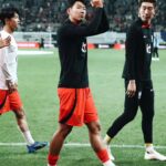 Son Heung-min Instagram - 이번 10월 a매치도 팬분들 덕분에 행복한 하루하루를 보내다가 다시 런던으로 돌아갑니다. 이런 영광과 사랑을 받아서 너무나 감사드리고 저는 다시 소속팀에 돌아가서 즐겁고 강한 모습으로 경기장에서 인사드리겠습니다 조금은 쌀쌀한 날씨에 늦은 시간 경기장까지 와주신 팬분들 또 티브이로 시청해 주신 모든 팬분들께 진심으로 감사드리고 이 응원과 사랑 잊지 않고 받은 만큼 즐거움을 드릴 수 있도록 최선을 다하는 쏘니가 되겠습니다 사랑합니다 ❤️