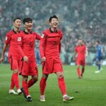 Son Heung-min Instagram - 2023 대표팀 마지막 경기를 중국에서 끝냈습니다. 11월 대표팀 소집은 그 어느 때보다 추웠지만 여러분들의 사랑 덕분에 따뜻하고 행복하게 보냈습니다 축구라는 스포츠가 이렇게 큰 사랑을 받을 수 있어서 너무 행복합니다. 제가 선수로 뛰고 있을 때만큼은 제가 가지고 있는 긍정적이 에너지들을 많은 분들과 같이 공유하고 나누고 싶습니다. 행복하게 해드리며 웃게 해드리고 싶습니다 많은 책임감이 따르는 것도 잘 알고 있습니다. 여러분의 응원 덕분에 제가 이 자리에 있고 제가 나눌 수 있는 것들은 이 작은 행복함.. 이 에너지뿐입니다. 매번 소중함을 느끼게 해주셔서 감사합니다 2023 대표팀 생활, 너무 행복하게 했습니다 감사드리고 2024년 저희 다 같이 더 많이 웃고 더 많이 행복할 수 있으면 좋겠습니다! 사랑합니다 대한민국❤