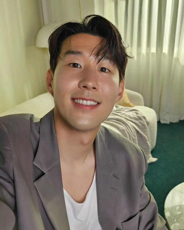 Son Heung-min Instagram - Big smile for a big announcement soon!! 😁 #SamsungUnpacked