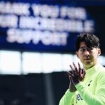 Son Heung-min Instagram - 시즌을 끝내고 한국에 막 돌아왔습니다. 돌아와서 지난 시즌을 다시 생각해 볼 시간을 가졌습니다. 제가 생각하고 기대했던 시즌과는 팀으로도 제 개인적으로도 한참 부족했고 아쉬웠습니다 하지만 이 어려운 시기에 또 어려운 시즌에 많은 응원을 보내주신 팬분들께 감사 인사를 전하려고 합니다, 한국에서 밤낮, 가리지 않고 응원해 주시고 경기장에 직접 찾아와주시고 또 전 세계 온라인으로 응원해 주시는 팬분들 한 분 한 분 모두 너무 감사드립니다 올 시즌 부족했던 만큼 잘 충전하고 다음 시즌에 더 좋은 모습 더 강한 모습으로 돌아오겠다고 약속드리겠습니다 쏘니가🤍❤️ South Korea