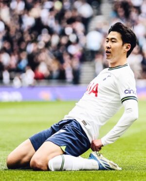 Son Heung-min Instagram - 100 Premier League goals… man I am so proud to be the first Asian player to score this number. Proud because it means if it’s possible for me, is possible for anyone growing up back home too. I’m so thankful for every coach, every teammate, every freind and my family who have helped me along this journey so far. This is team reward, because all of you. Love, Sonny 🤍