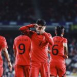 Son Heung-min Instagram - 나라를 위해 뛴다는 것은 , 대한민국 축구 국가대표팀의 유니폼을 입는것은 항상 자랑스럽고 영광입니다. 오랜만에 홈경기를 치루면서 축구가 받고 있는 사랑을 다시 느낄수 있었습니다. 여러분들께 멋진 승리로 선물을 드리진 못했지만 앞으로 발전되는 팀이 될수 있도록 노력하겠습니다. 열흘 동안 저희를 응원해주신 모든분들께 감사드립니다 곧 다시 운동장에서 만나요❤️ Sonny🤍