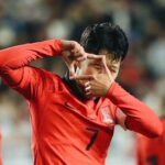 Son Heung-min Instagram - 이번 10월 a매치도 팬분들 덕분에 행복한 하루하루를 보내다가 다시 런던으로 돌아갑니다. 이런 영광과 사랑을 받아서 너무나 감사드리고 저는 다시 소속팀에 돌아가서 즐겁고 강한 모습으로 경기장에서 인사드리겠습니다 조금은 쌀쌀한 날씨에 늦은 시간 경기장까지 와주신 팬분들 또 티브이로 시청해 주신 모든 팬분들께 진심으로 감사드리고 이 응원과 사랑 잊지 않고 받은 만큼 즐거움을 드릴 수 있도록 최선을 다하는 쏘니가 되겠습니다 사랑합니다 ❤️