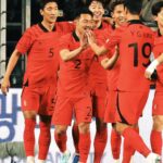 Son Heung-min Instagram - 나라를 위해 뛴다는 것은 , 대한민국 축구 국가대표팀의 유니폼을 입는것은 항상 자랑스럽고 영광입니다. 오랜만에 홈경기를 치루면서 축구가 받고 있는 사랑을 다시 느낄수 있었습니다. 여러분들께 멋진 승리로 선물을 드리진 못했지만 앞으로 발전되는 팀이 될수 있도록 노력하겠습니다. 열흘 동안 저희를 응원해주신 모든분들께 감사드립니다 곧 다시 운동장에서 만나요❤️ Sonny🤍