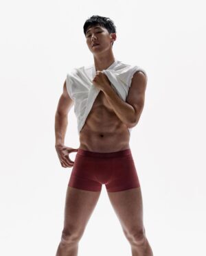 Son Heung-min Instagram - I'm proud to work with such a legendary brand @calvinklein. Wearing 7 on the pitch, and CK off the pitch. Proud to represent 🖤 #mycalvins
