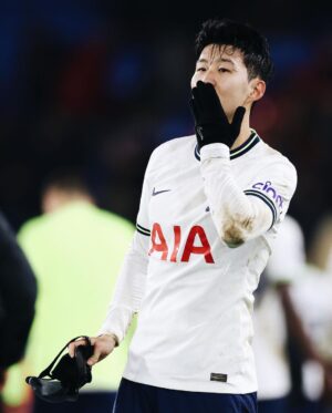 Son Heung-min Instagram - Mask offff 😁 a bit late I know but happy new year everyone!!