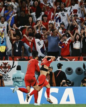 Son Heung-min Instagram - 저희는 포기하지 않았고 여러분들은 우릴 포기하지 않았습니다 대한민국 사랑합니다!🇰🇷