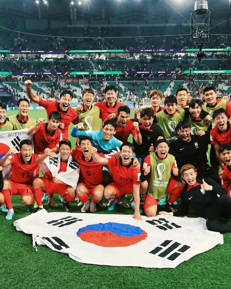 Son Heung-min Instagram - 저희는 포기하지 않았고 여러분들은 우릴 포기하지 않았습니다 대한민국 사랑합니다!🇰🇷