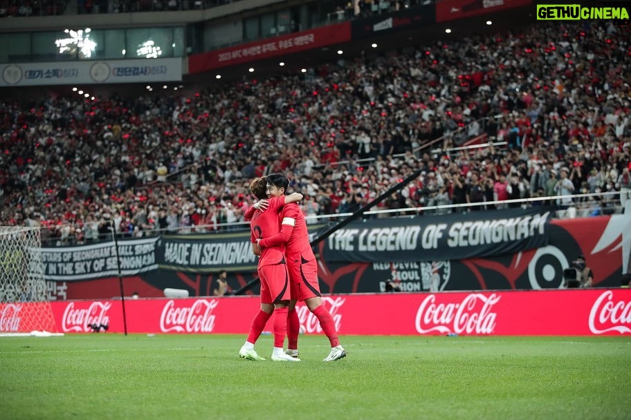 Son Heung-min Instagram - 대한민국 축구국가대표팀❤️ 2 경기동안 행복한 시간 만들어주셔서 감사합니다 더 잘 준비해서 팀으로써 선수로써 더 좋은 모습 보여드리기 위해서 노력하겠습니다 감사합니다 @thekfa love you all❤️