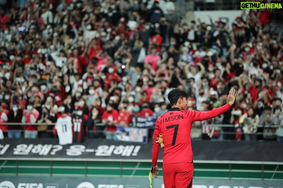 Son Heung-min Instagram - 대한민국 축구국가대표팀❤️ 2 경기동안 행복한 시간 만들어주셔서 감사합니다 더 잘 준비해서 팀으로써 선수로써 더 좋은 모습 보여드리기 위해서 노력하겠습니다 감사합니다 @thekfa love you all❤️