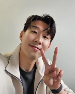 Son Heung-min Instagram - Big smile for a big announcement soon!! 😁 #SamsungUnpacked