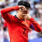Son Heung-min Instagram - 많은 분들이 기대해 주셨던 아시안컵대회를 치르면서 온통 경기에만 집중하다보니 감사 인사가 너무 늦어졌습니다 경기를 마치고 런던으로 돌아오는 발걸음이 무겁고 아쉬웠지만 잘 도착했습니다. 제가 주장으로서 부족했고 팀을 잘 이끌지 못했던거 같습니다.이런 상황 속에서도 정말 많은 사랑주시고 응원해주셔서  대한민국 축구선수임이 너무 자랑스러웠습니다  감사하고 죄송합니다.❤️