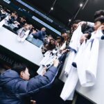 Son Heung-min Instagram - Three points at home together to end the year 😁 A lot of special moments and growth this year, we are in a really exciting place right now as a club. I want to wish you and your loved ones a happy new year and an amazing 2024 🤍#COYS 2023년 마지막 경기를 여러분 덕분에 행복하게 끝냈습니다 한국은 2024년이고 영국은 아직 2023년인데 특별하고 행복한 2023년 만들어 주셔서 감사합니다, 올 한해 동안에 여러분이 보내주신 사랑과 응원 덕분에 행복한 축구를 할수 있었고 그 행복한 축구 덕분에 여러분들이 잠시나마 행복하시고 웃을수있으셨다면 그것이 저의 2023 가장 큰 행복이였습니다. 2024년에도 이 행복이 저와 여러분 모두 함께 할수 있기를 소망합니다! 새해 복 많이 받으세요🤍❤️🧡💛💚🩵🩵💜🤎🖤 Tottenham Hotspur Stadium