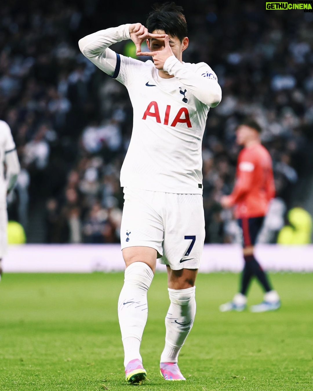Son Heung-min Instagram - Big 3 points we needed great fight from everyone, team support and club we move on to Thursday. Everyone have wonderful and Merry Christmas and happy holidays to you and your loved ones π€ #COYS Tottenham Hotspur Stadium