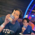 Son Jun-ho Instagram - 여행을 하면 관광을 주로 하던 우리 가족! 이렇게 여유를 만끽하며 휴양을 하는 휴가, 여행은 어색하고 심심할 줄 알았는데.. 무슨!! 여행에 먹을게 빠질 순 없지.. 아내가 신중하게 선택한 @wavehousedubai 맛있는 음식과, 가족과 행복한 시간❤️