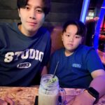 Son Jun-ho Instagram - 여행을 하면 관광을 주로 하던 우리 가족! 이렇게 여유를 만끽하며 휴양을 하는 휴가, 여행은 어색하고 심심할 줄 알았는데.. 무슨!! 여행에 먹을게 빠질 순 없지.. 아내가 신중하게 선택한 @wavehousedubai 맛있는 음식과, 가족과 행복한 시간❤️