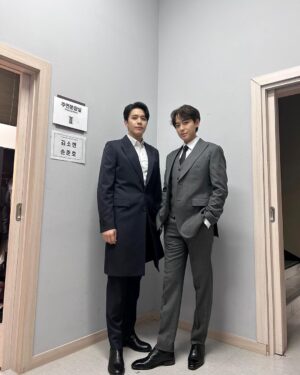 Son Jun-ho Instagram - 무대 뒤 대기실도 웃느라 정신 없음🤗

#김소현 #이지훈 #손준호 #오산문화예술회관