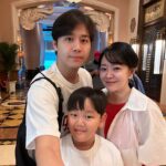Son Jun-ho Instagram - #사막투어 #두바이 우리 가족 셋이 엄청 고민하다가 두바이로 신혼여행 다녀오신 우리 실장님 적극 추천으로 진행결정! 리조트 컨시어지 통해 예약한 투어는 만족만족 대만족!! 가격은 좀 비쌌지만~ 그래도 셋이 안전하게 원하는대로 맞춰주시는 드라이버 최고!! 주안이 생일이라고 이것저것 세심하게 챙겨주시고^^ 즐길 수 있을때까지 다 즐기고 돌아오는 길에 넉다운!!! 최고의 생일을 보냈다는 아들❤️ 덕분에 나도 아내도 최고의 경험이였음!!! @atlantisthepalm Atlantis, The Palm